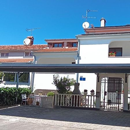 Apartments Stojakovic Πόρετς Εξωτερικό φωτογραφία