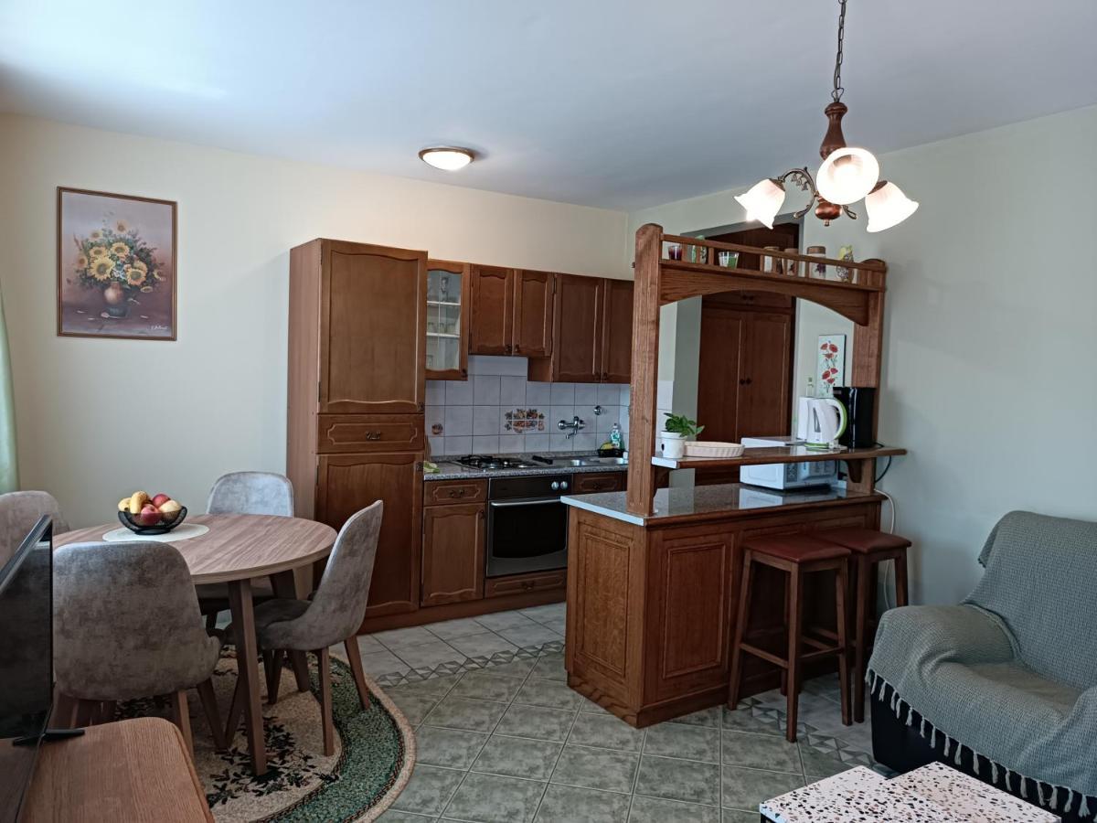 Apartments Stojakovic Πόρετς Εξωτερικό φωτογραφία