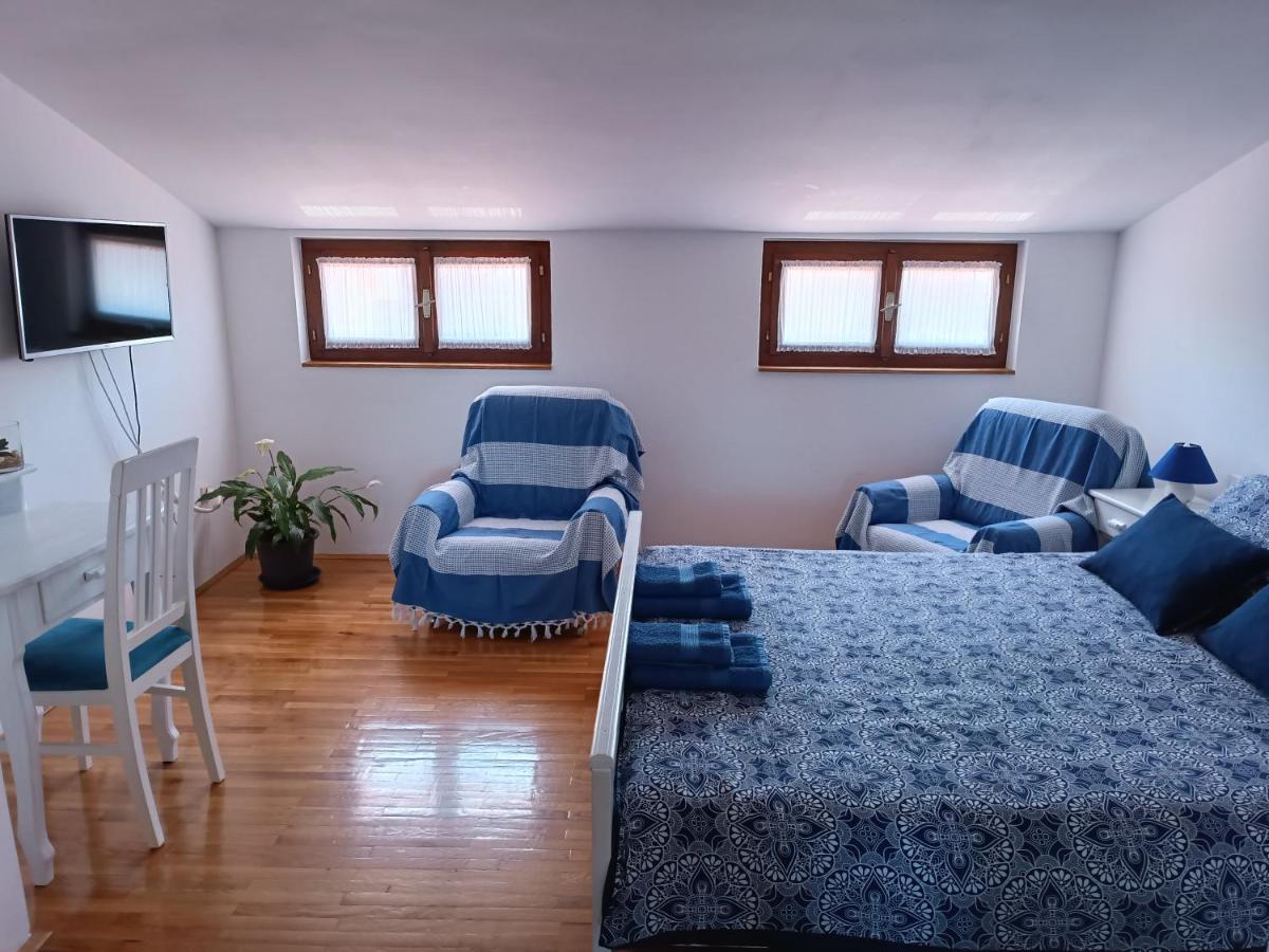 Apartments Stojakovic Πόρετς Εξωτερικό φωτογραφία