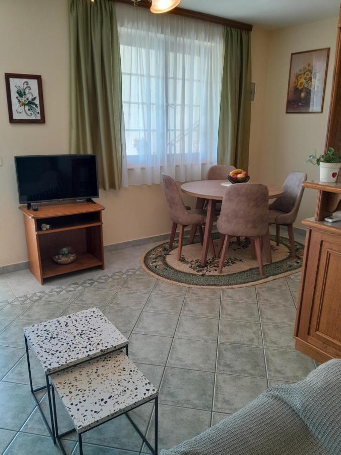 Apartments Stojakovic Πόρετς Εξωτερικό φωτογραφία